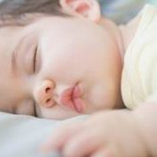 试管婴儿囊胚移植第七天总想小便是胚胎着床的症状吗？